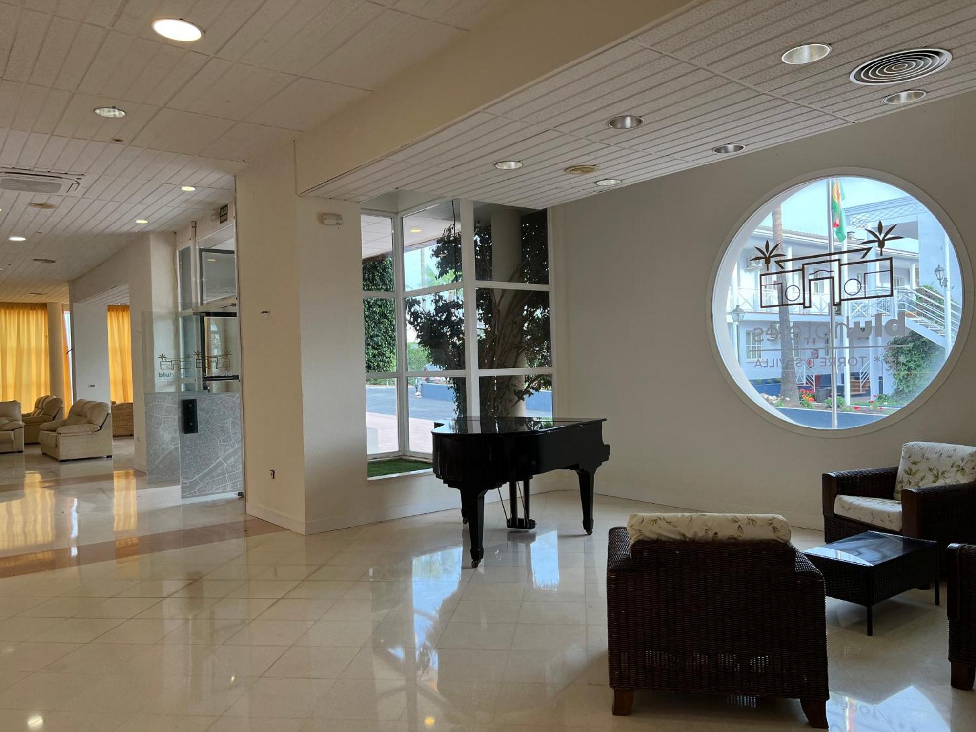 Hospedium Hotel Blu Torre De Sevilla Torre de la Reina Ngoại thất bức ảnh