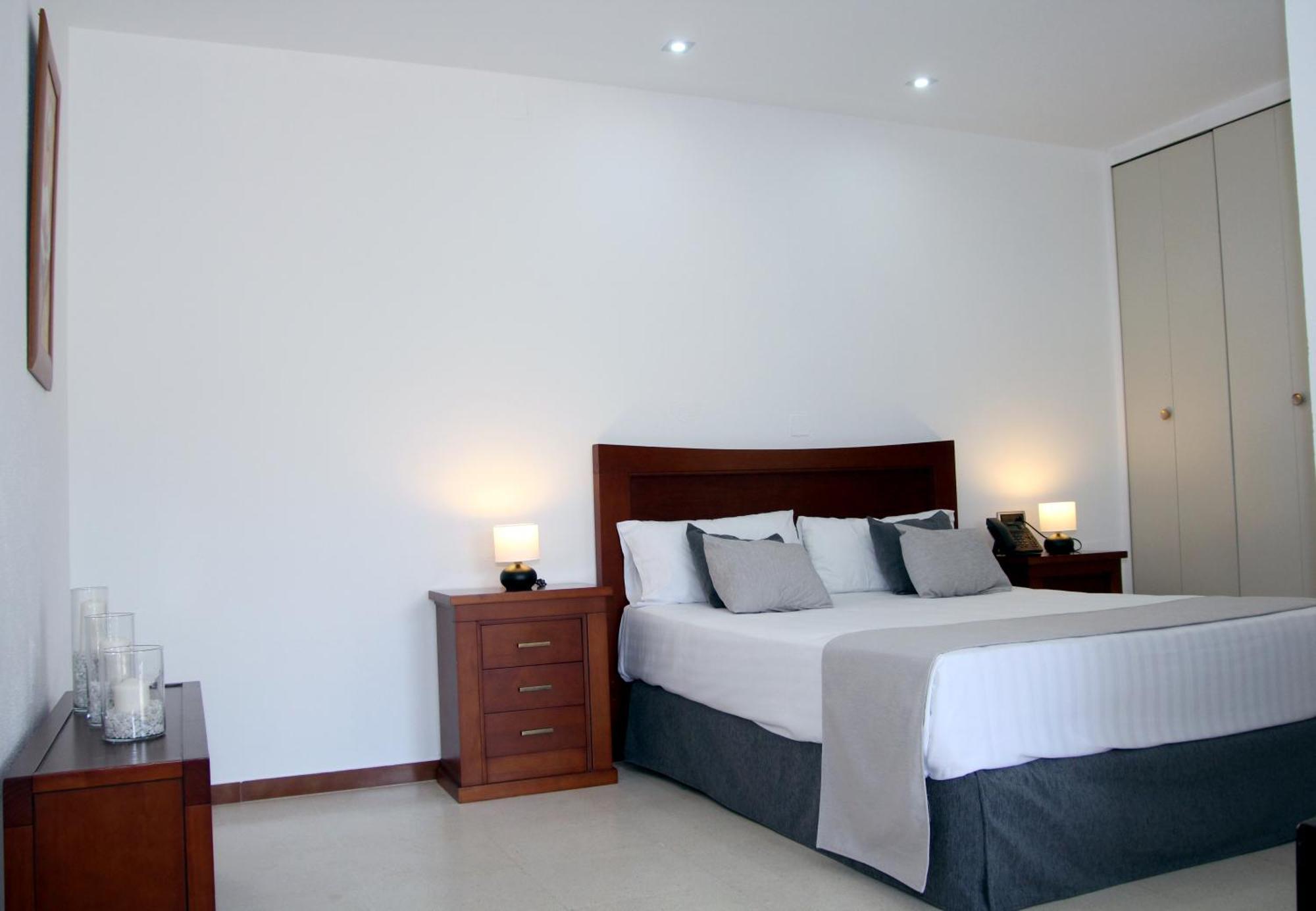 Hospedium Hotel Blu Torre De Sevilla Torre de la Reina Ngoại thất bức ảnh