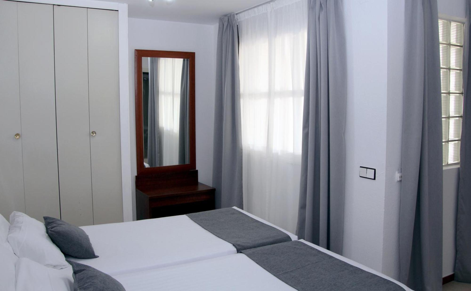 Hospedium Hotel Blu Torre De Sevilla Torre de la Reina Ngoại thất bức ảnh