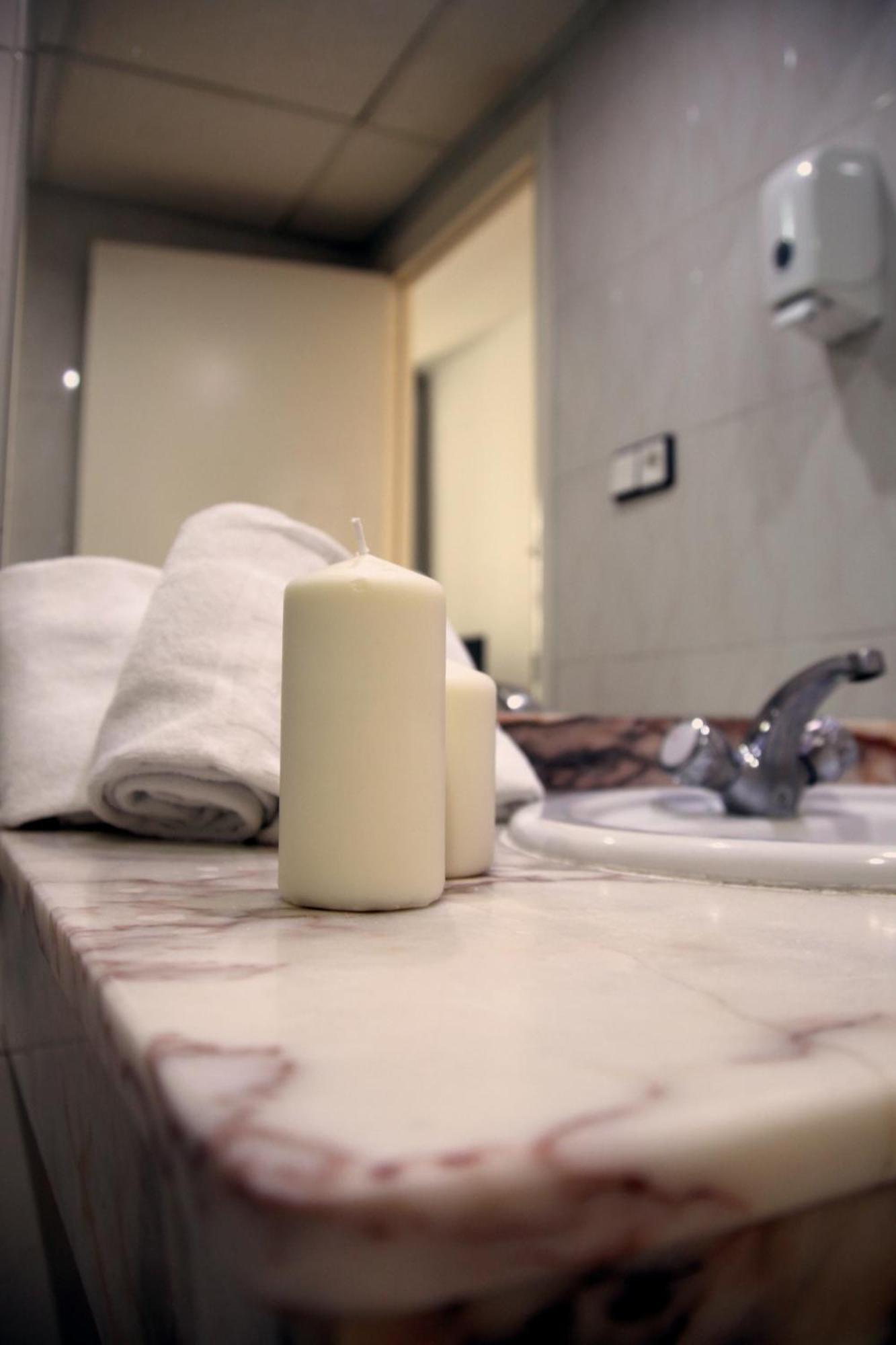 Hospedium Hotel Blu Torre De Sevilla Torre de la Reina Ngoại thất bức ảnh